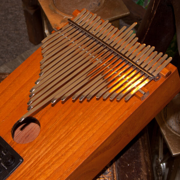 Kevin Spears Pro Kalimba 23-Key with EQ - Red Cedar - Natural Finish - Image 3